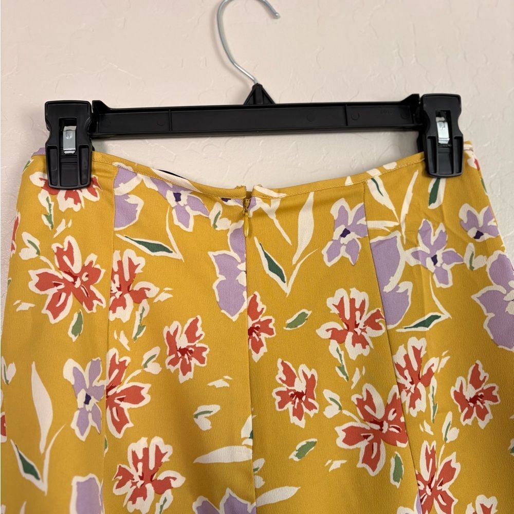 BCBGeneration Yellow Floral Patterned Shorts size… - image 5